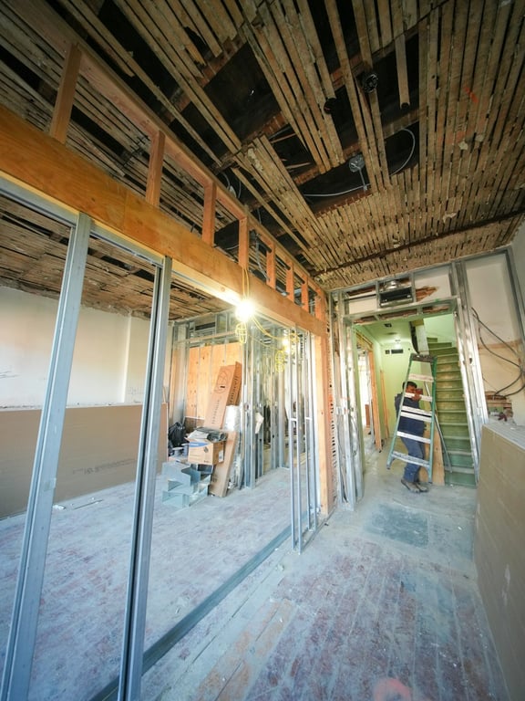 Home Addition Contractors Near Me: How to Compare Bids, Credentials, and Project Fit