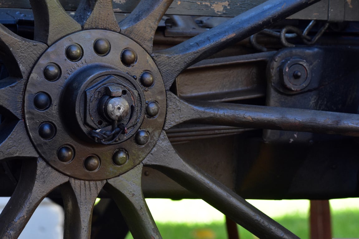 tandem axle trailer wheel stabilizer