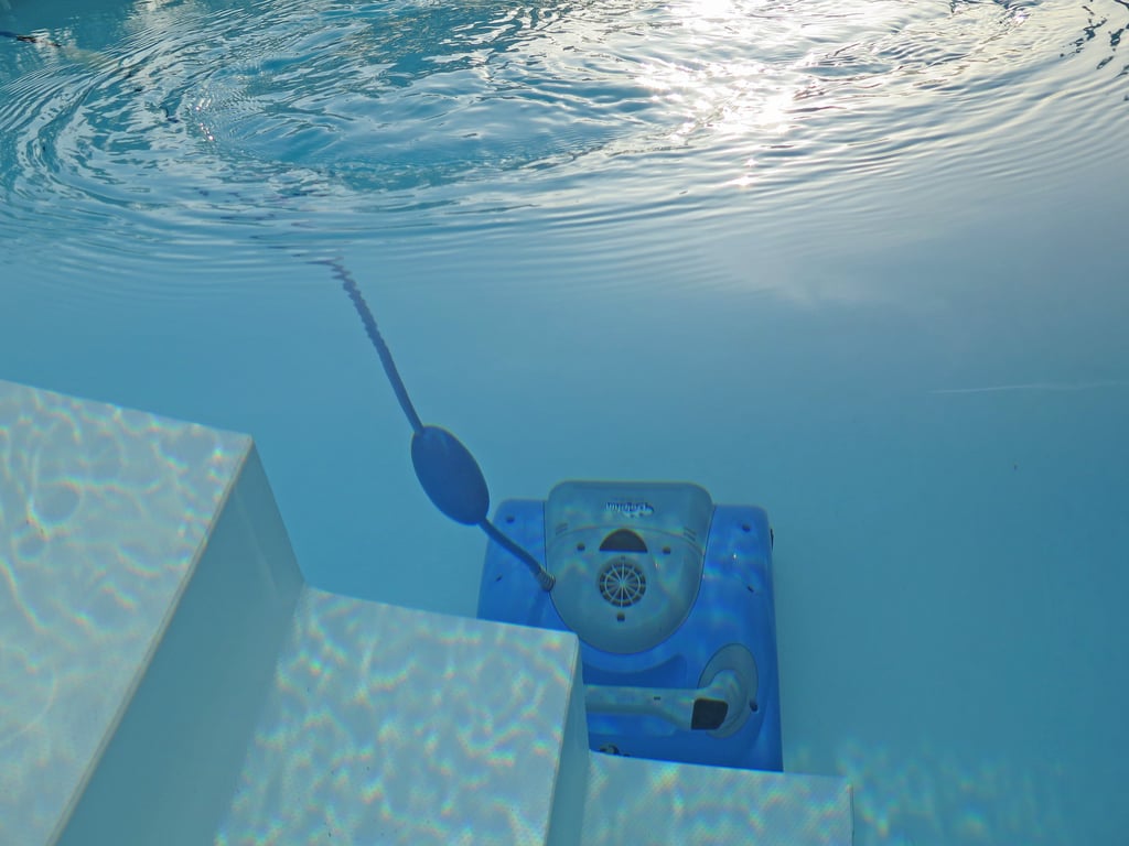 pool cleaning technician