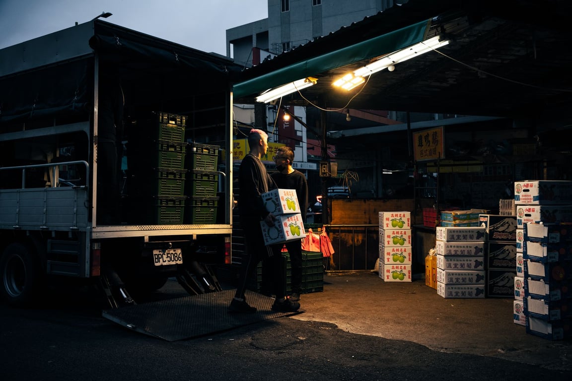 Box Truck Repair Near Me: How to Choose a Shop That Keeps Your Business Moving