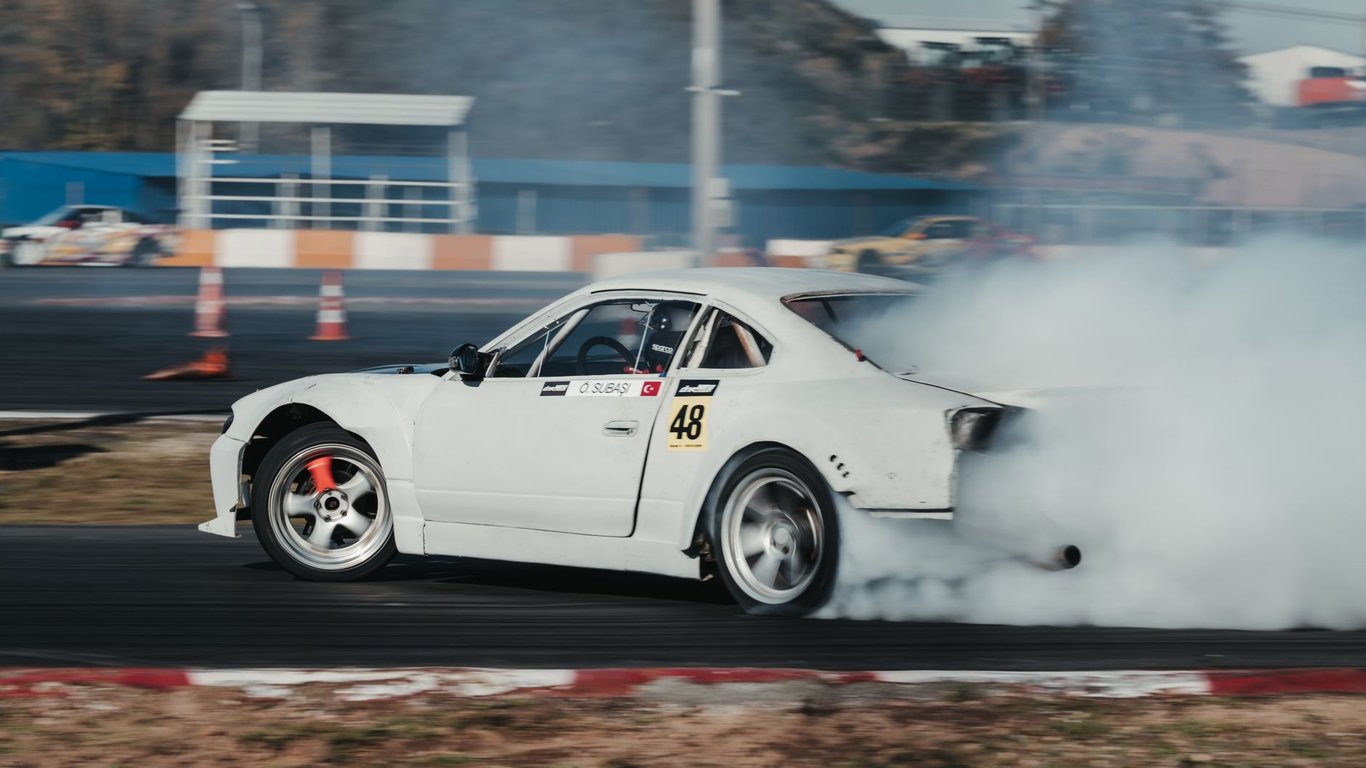 OEM and Aftermarket Tires: Choosing Fitment, Value, and Performance Wisely