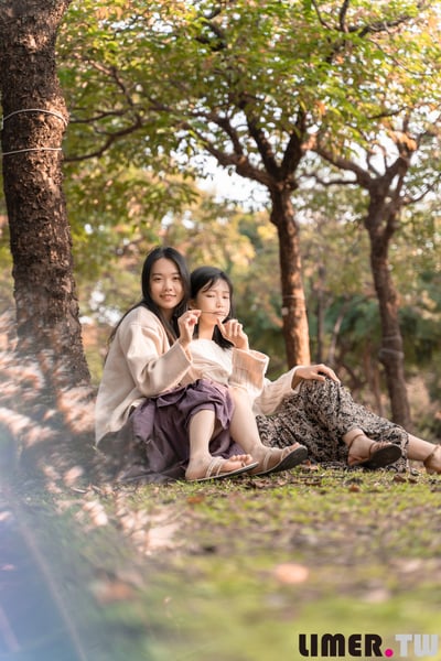 Limerence Mona x Cosima 強勢首發雙人特輯：大自然與足的親密接觸。第三人稱視角，兩種極品腳型，一次享受。141P+14+min影片