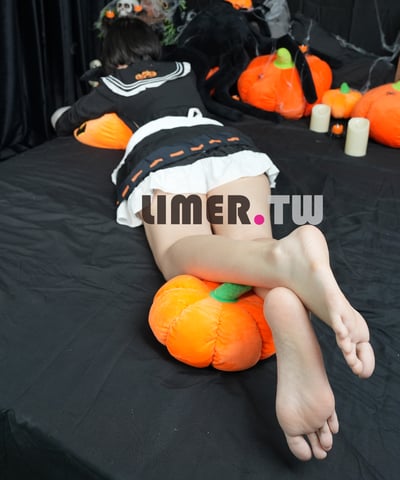 Limerence Mutsuki 無月想拍萬聖節，於是就有這本了！