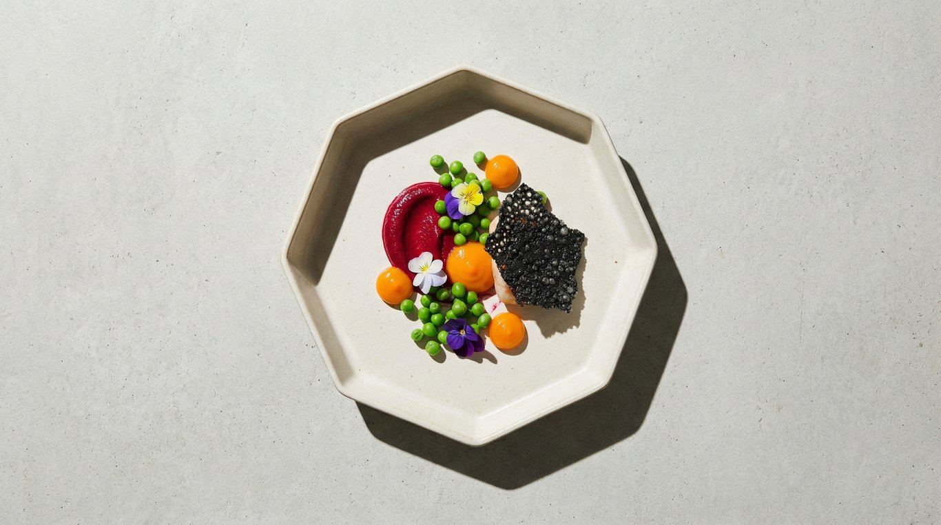 Photographie culinaire minimaliste style suisse