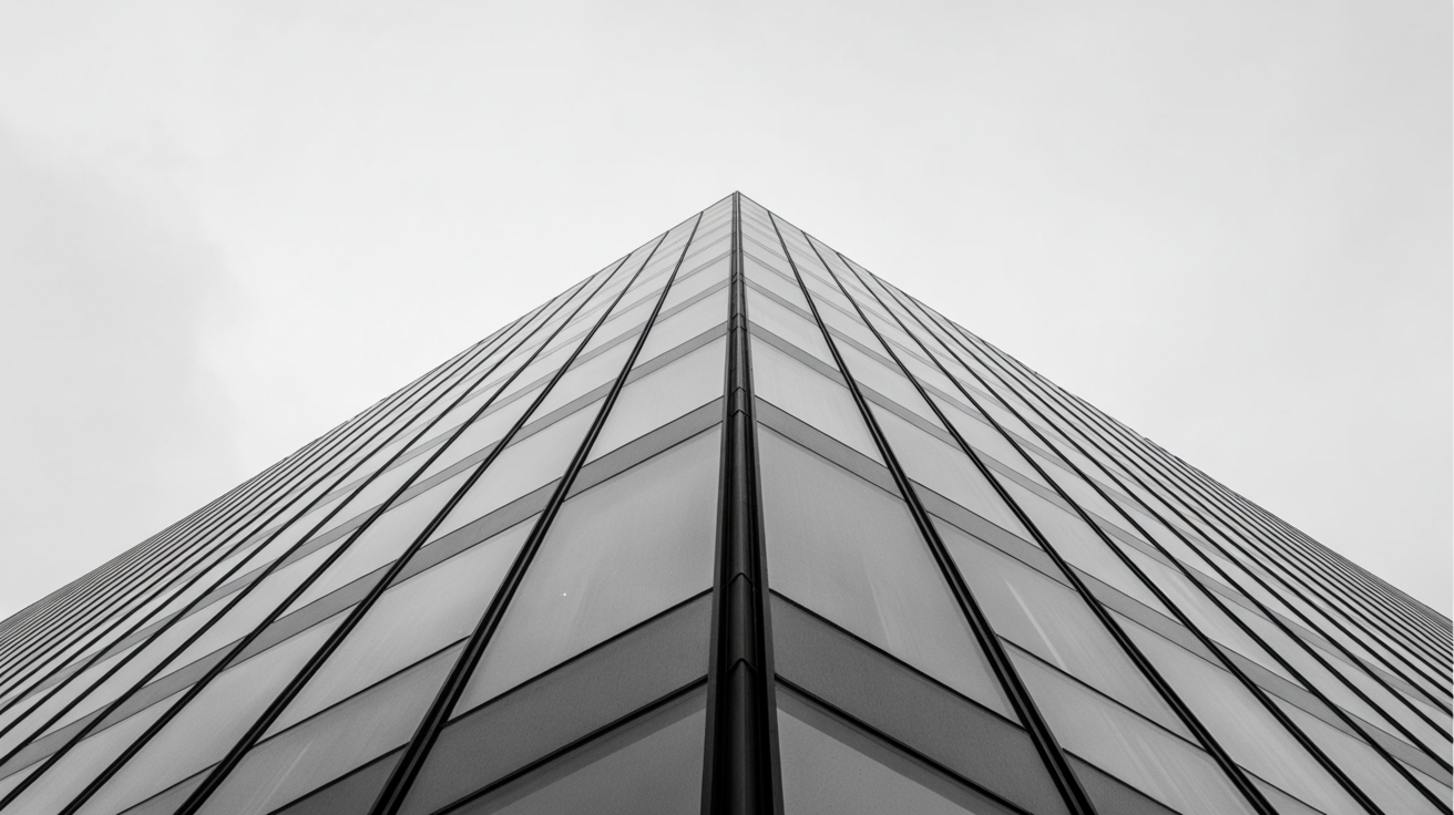 Architecture minimaliste en noir et blanc