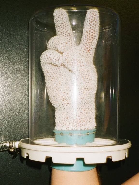 Starsuit peace glove