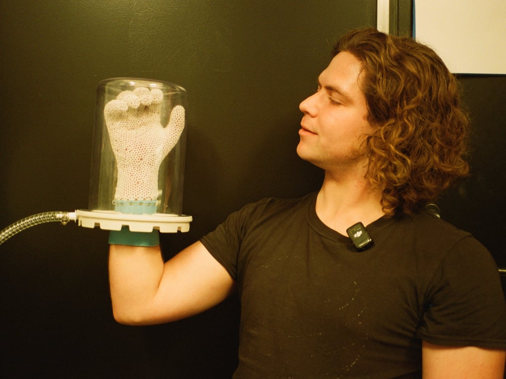 Starsuit mechanical counterpressure glove technical detail