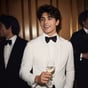 使用「新年照片」预设制作的创作者内容