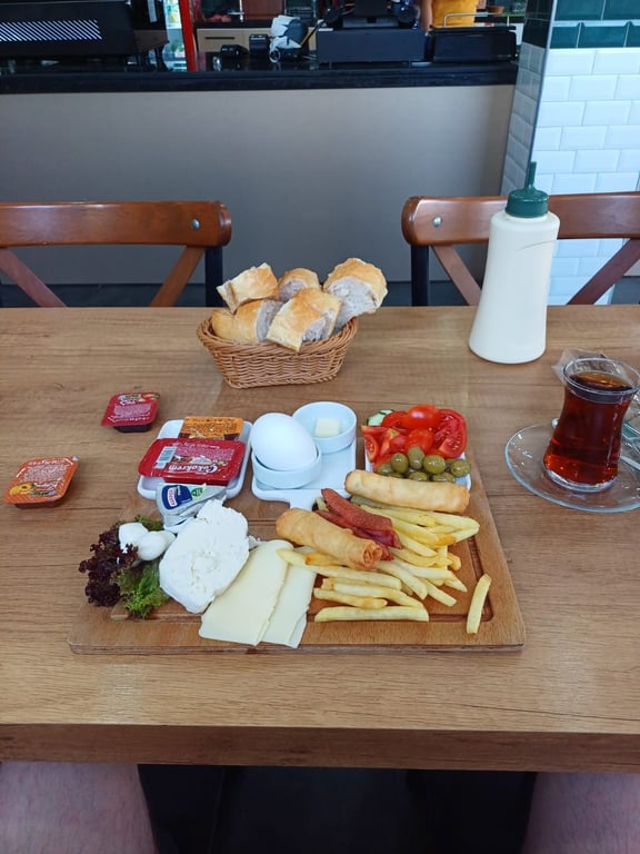 Serter Bey Kahvaltı ve Börek Döşemealtı