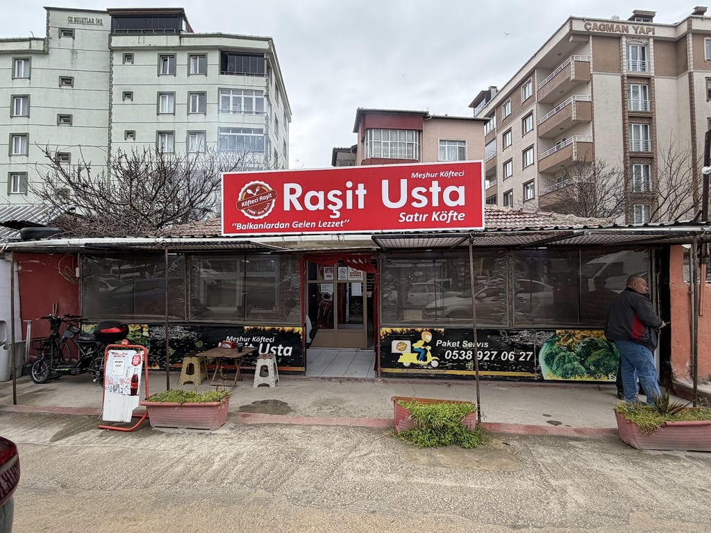 Köfteci Raşit Usta