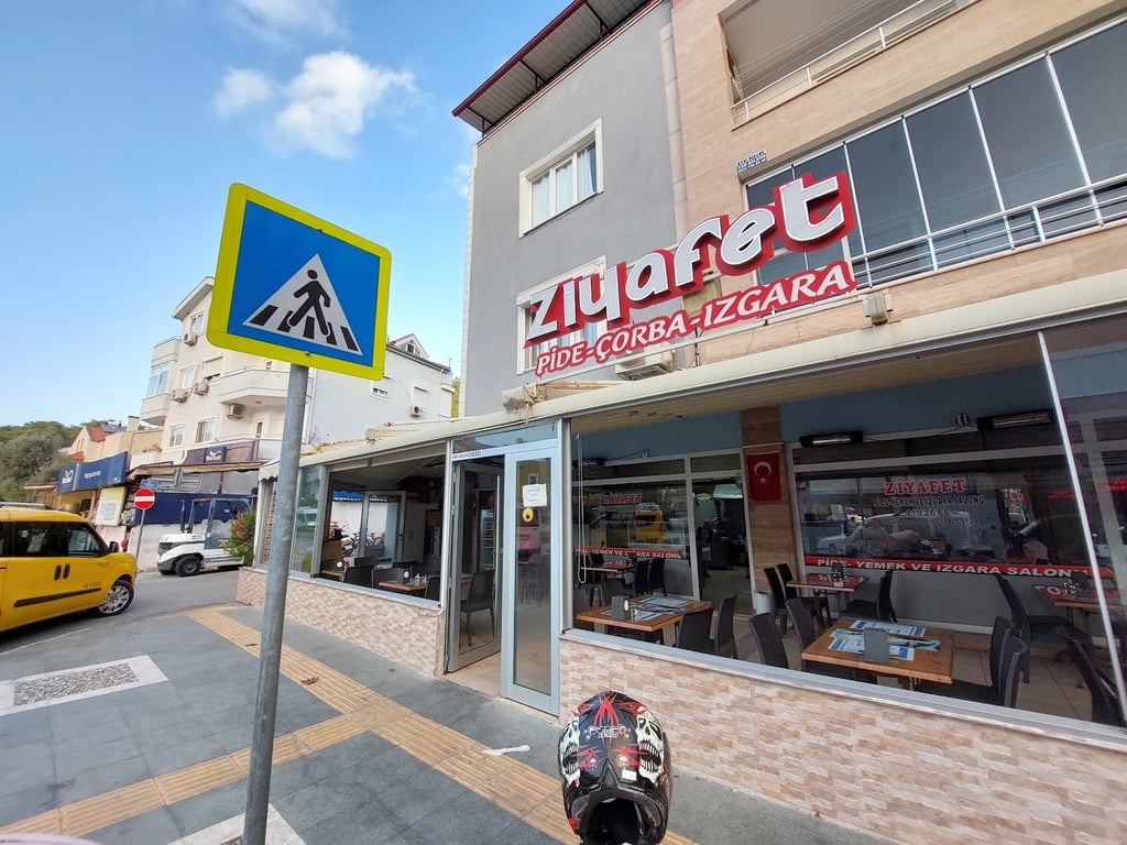 Ziyafet pide yemek ve ızgara