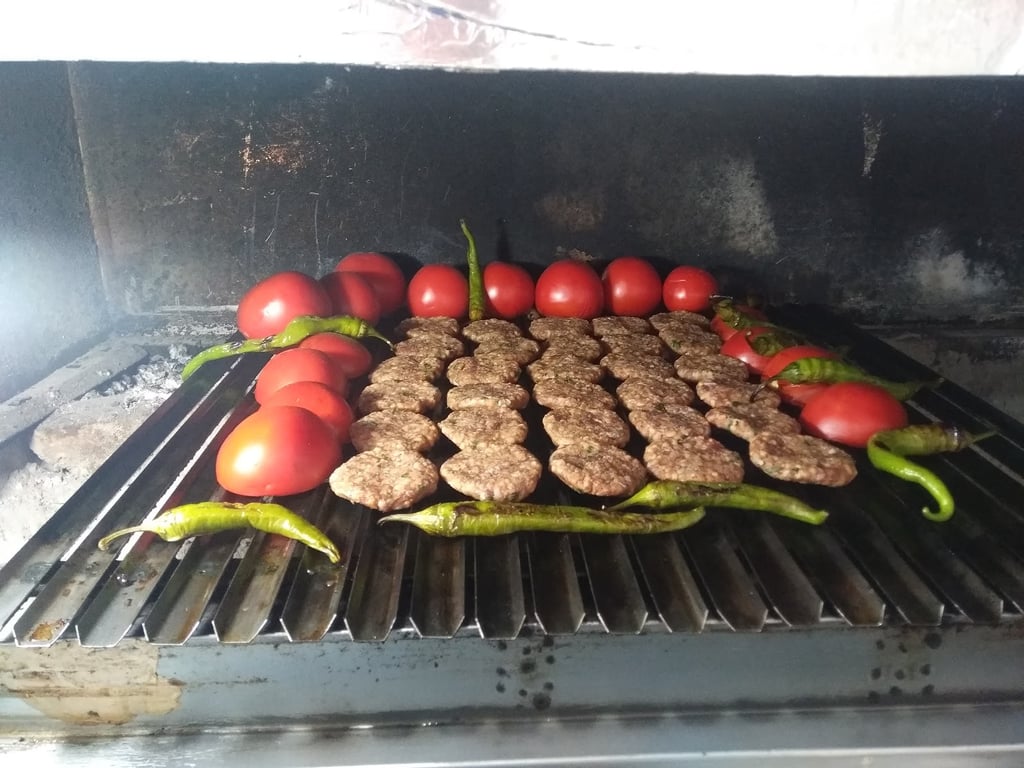 Köfteci Mehmet (Mangal Keyfi)