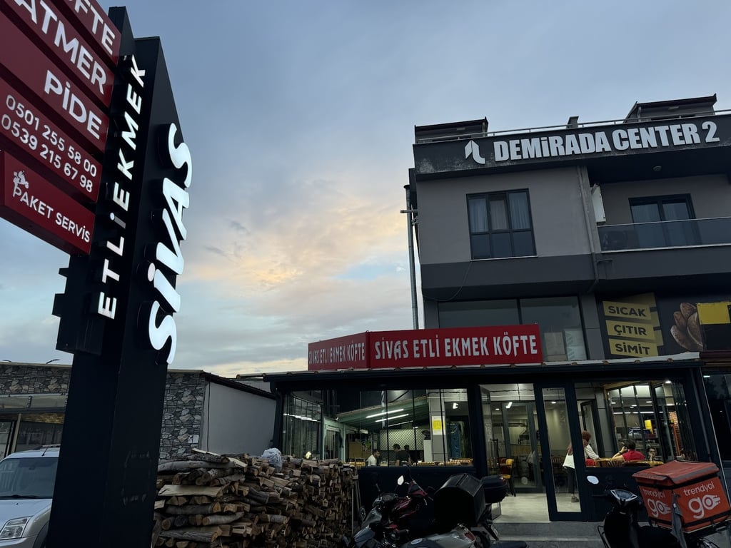 Sivas Etliekmek ve Köfte