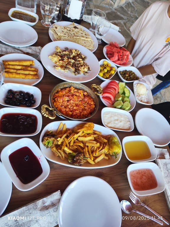 Üreten Eller Restoran