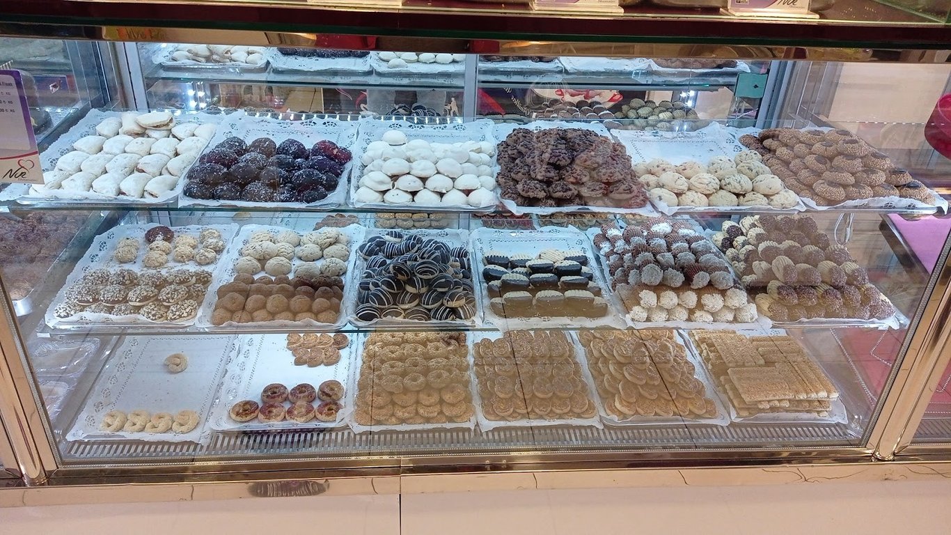 Nur Pastaneleri
