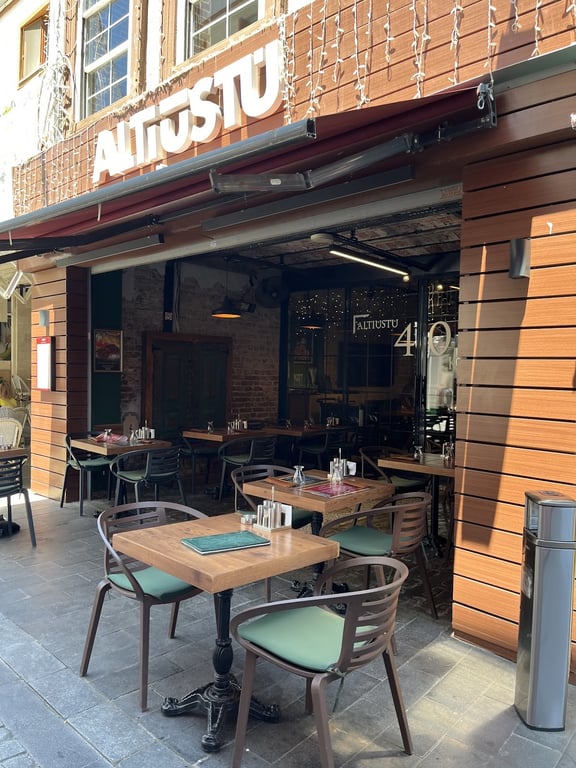 Altı Üstü Köfte