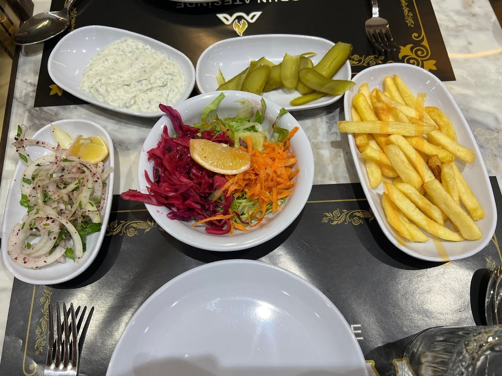 Muazzam Yaprak Döner