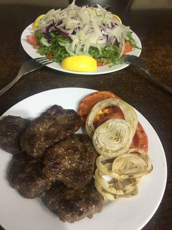 Çarşıbaşı Köfte Salonu