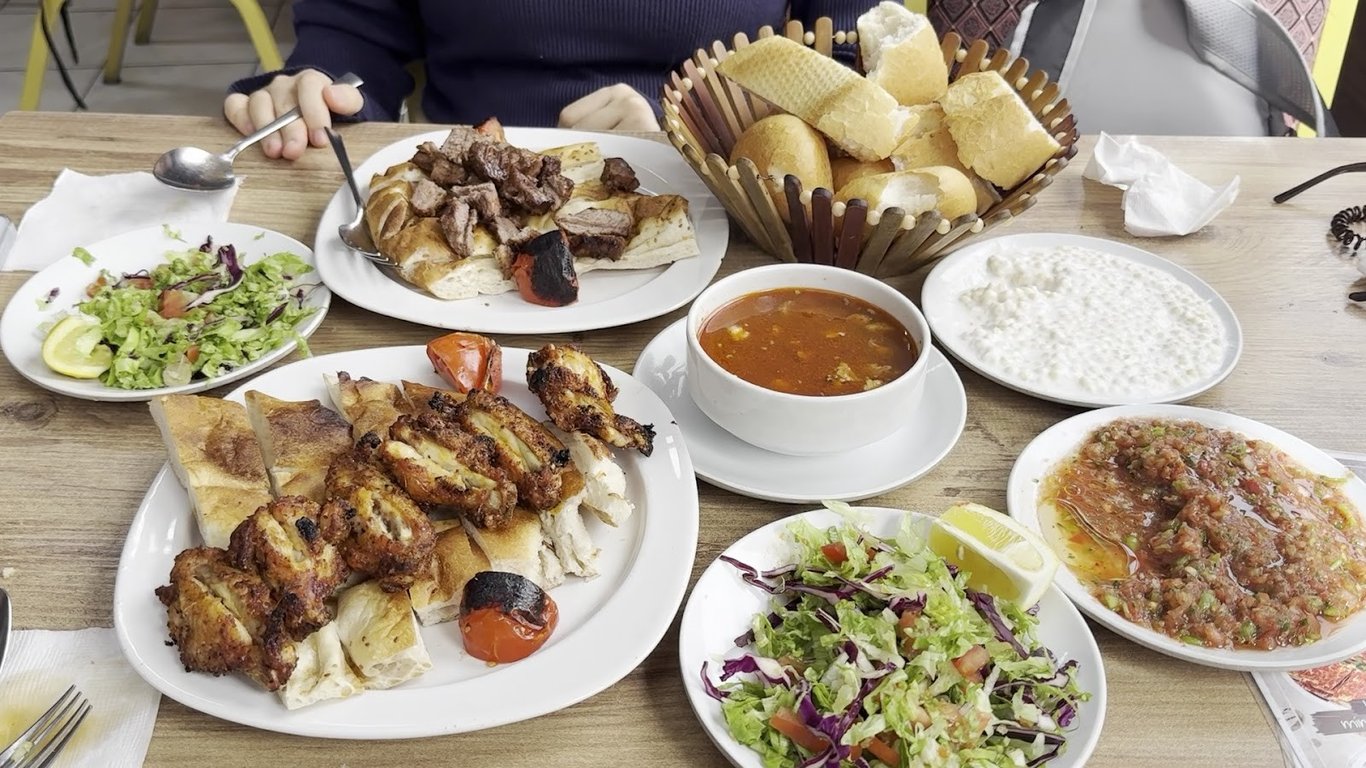 Akın Usta Çorba ve Kebap Salonu — Foto 2