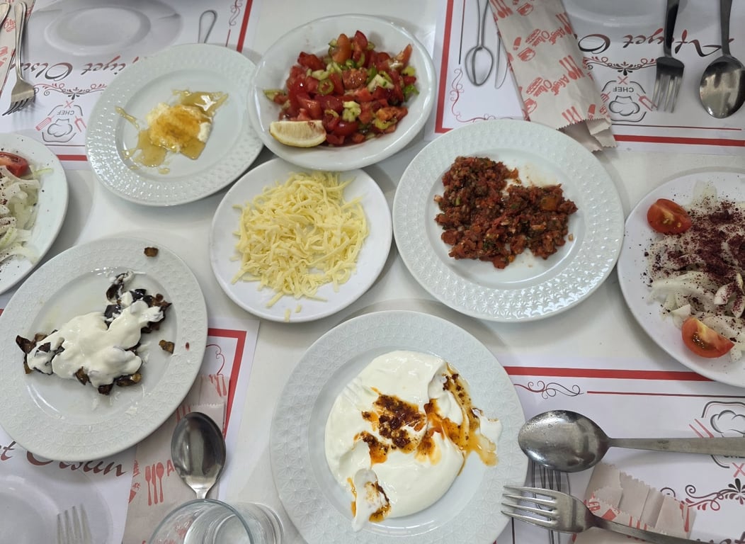 Petek Tabldot ve Pide Izgara Lokantası