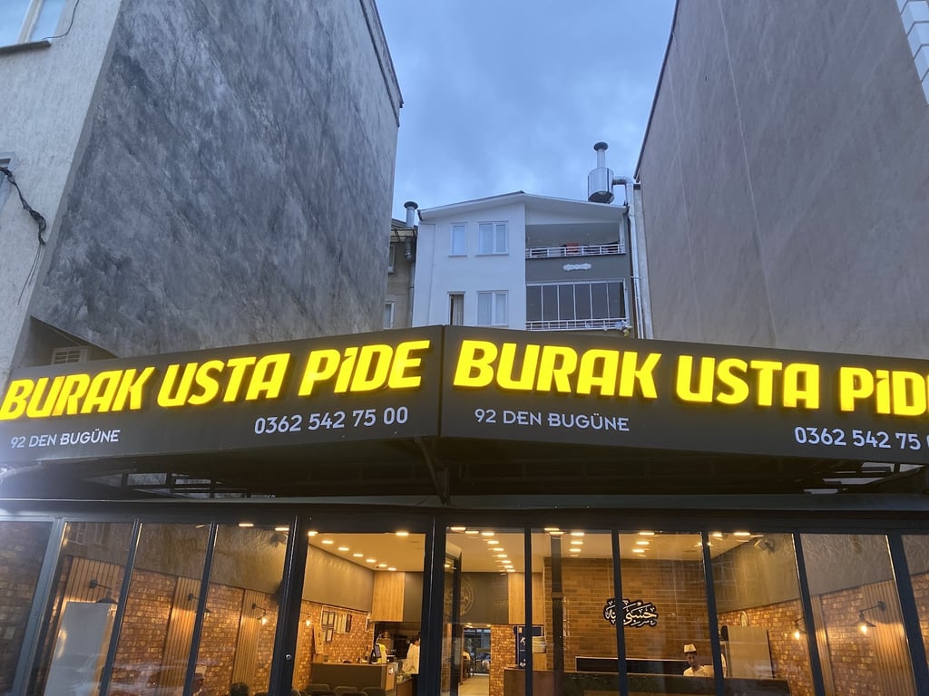 Burak Usta Pide Lahmacun Salonu