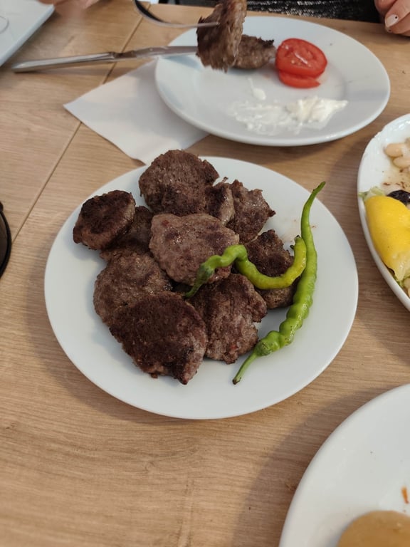 Tarihi Yörükoğlu Köftecisi