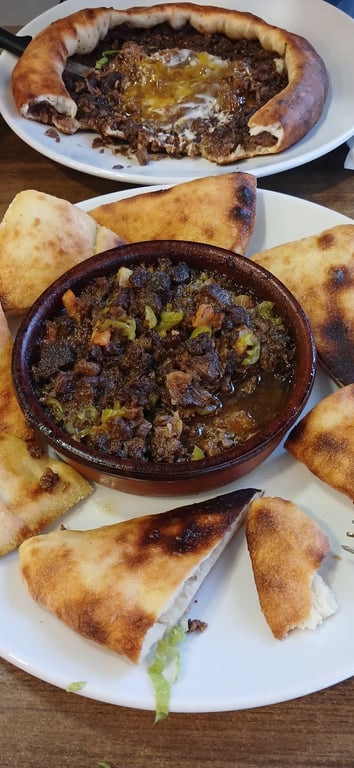 Cemal Usta Ganita Pide & Lahmacun