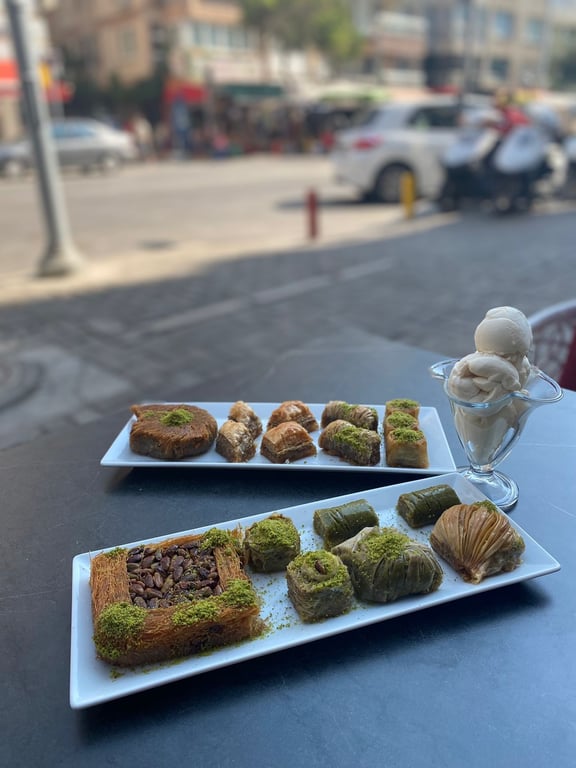 Meşhur Sıdkı Usta Tatlıları