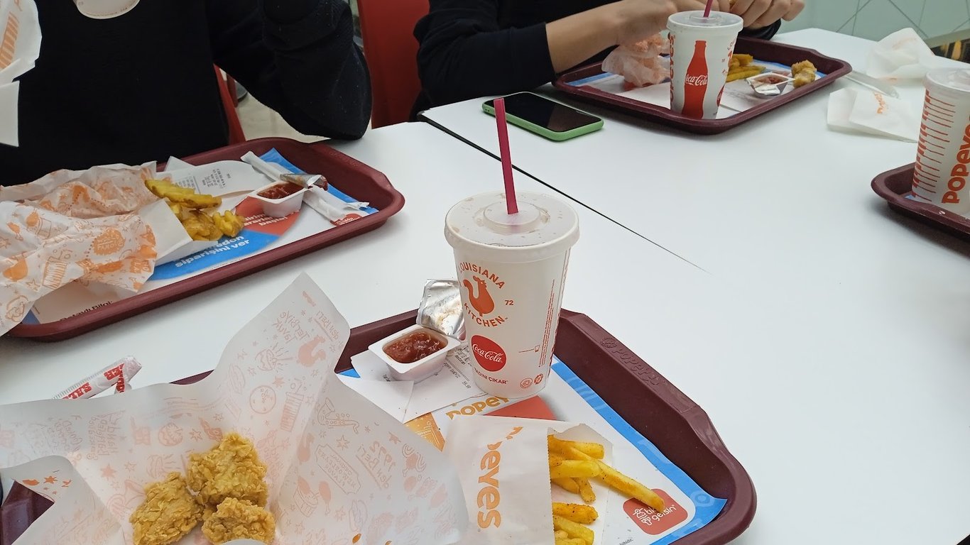 Baldiback'in Bol Ayaklı Döner Dükkanı