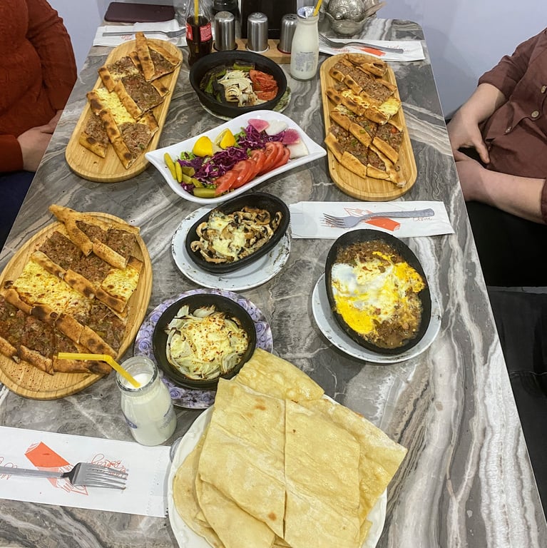 Yoldaş Pide Lahmacun Salonu