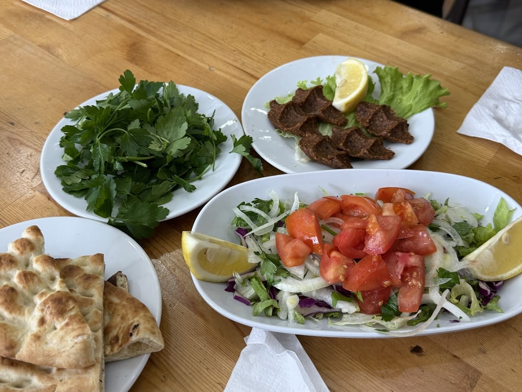 Asmaaltı Kebap Lahmacun Salonu