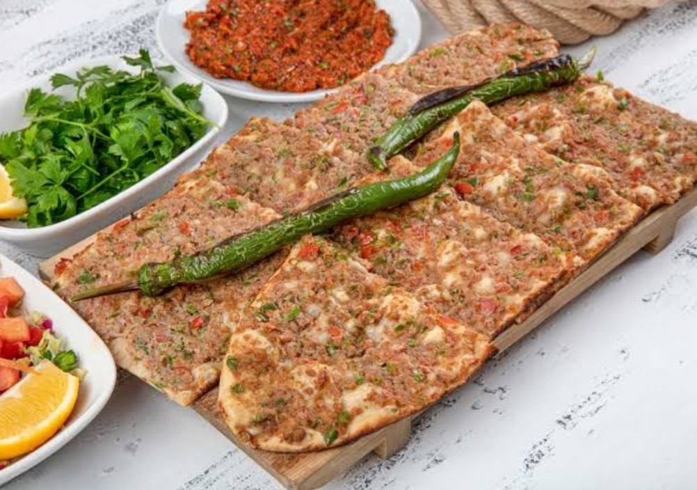 Gün Kardeşler Etliekmek & Tahinli Pide