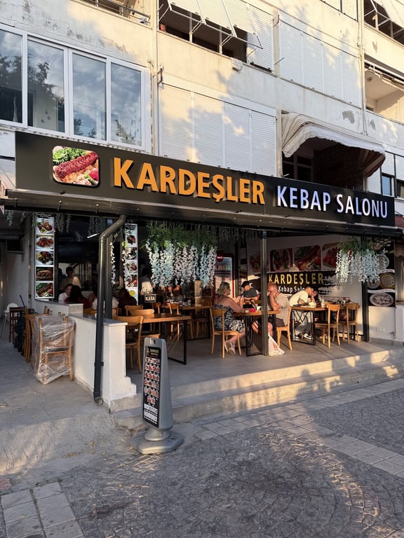 Avşa Adası Kardeşler kebap & mantı salonu