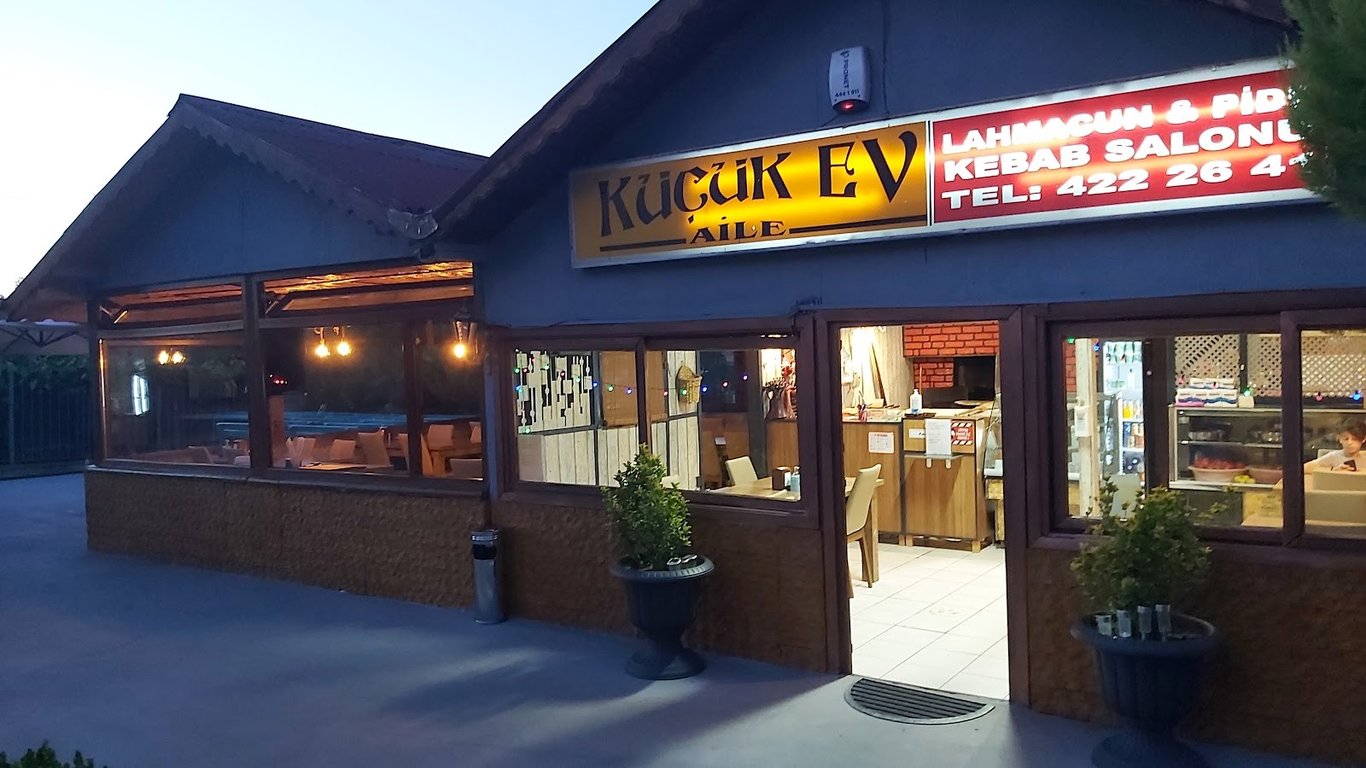 Küçük Ev Aile Lahmacun Pide Salonu — Foto 1