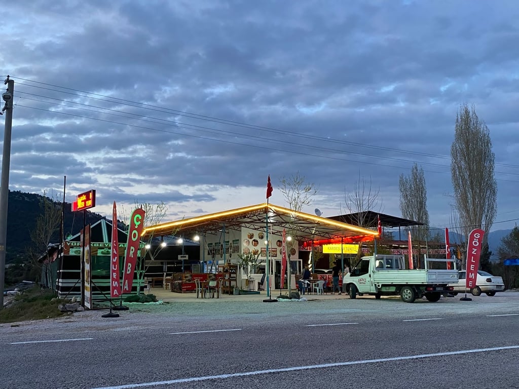 Yörükbeyi Kardeşler Doğal Köy Kahvaltısı