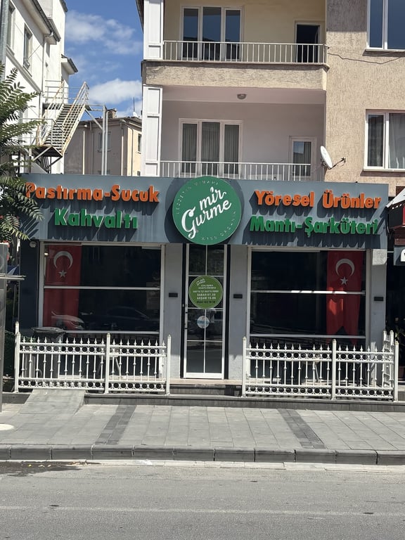 Mir Gurme Şarküteri ve Yöresel Serpme Kahvaltı (Rezervasyonlu)