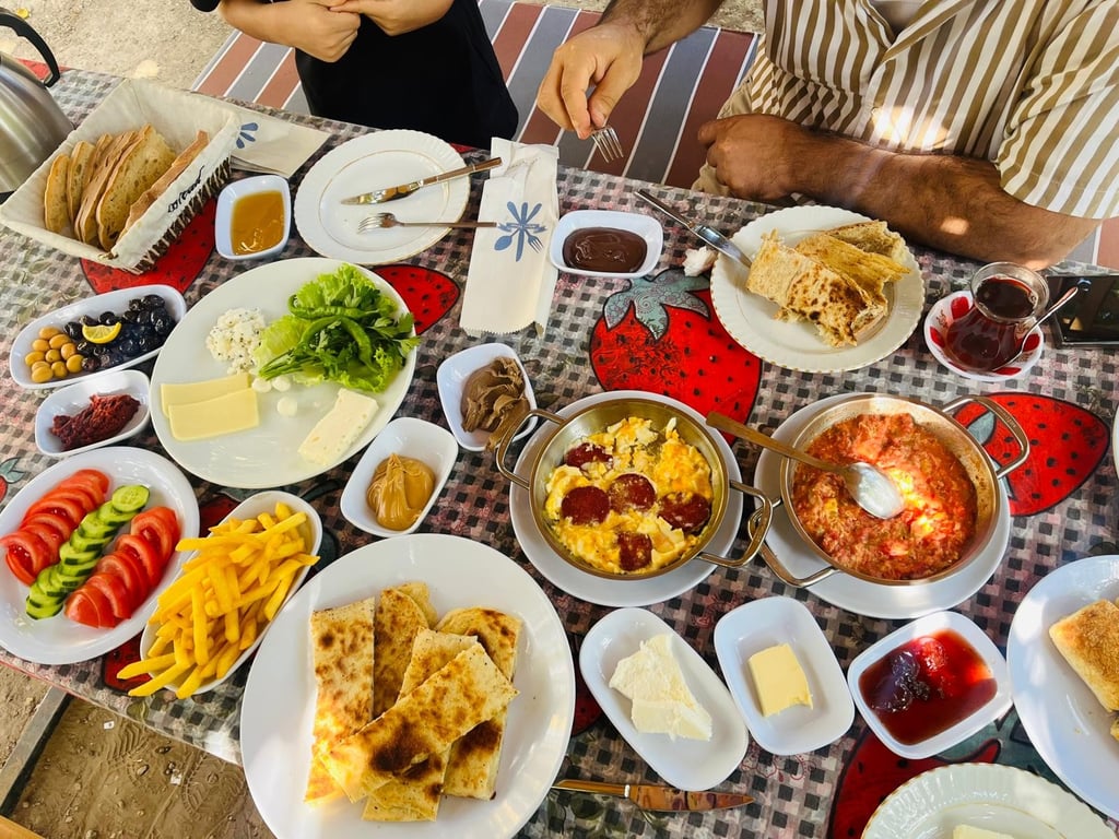 Çilekli Bahçe Yöre Sofrası