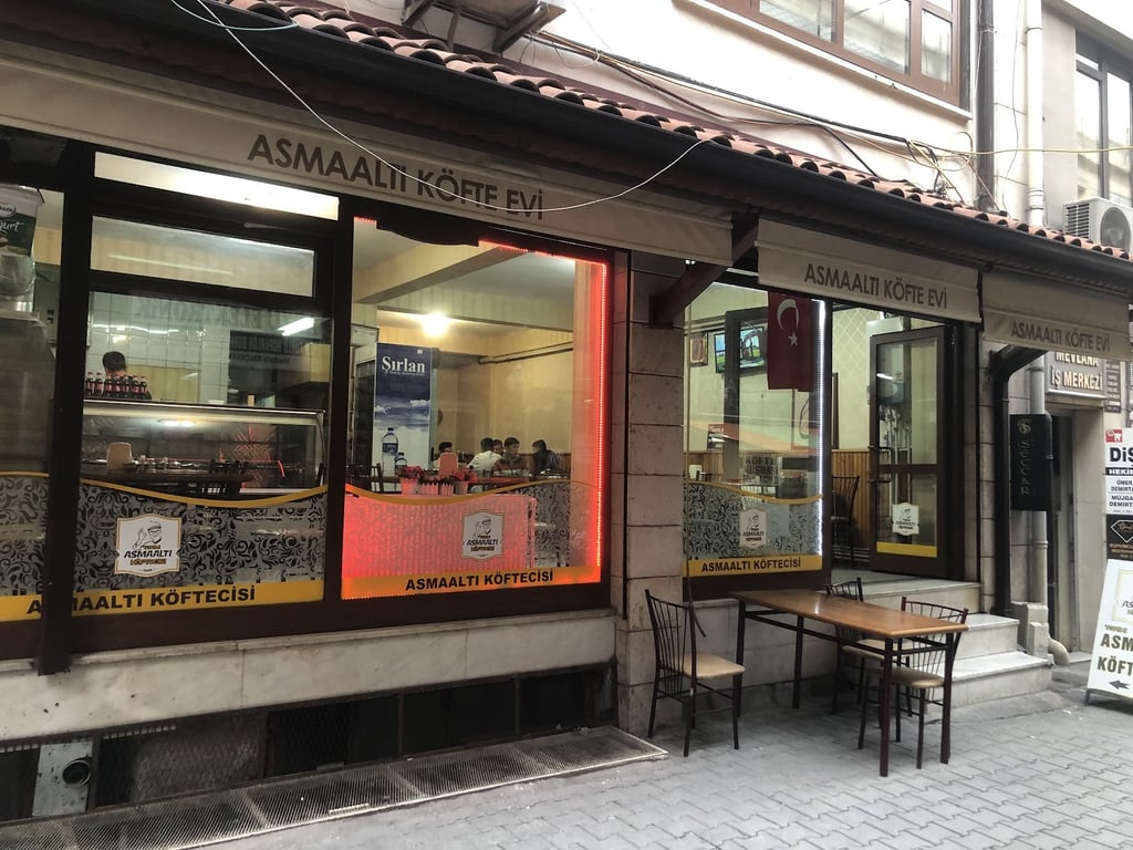 Tarihi Asmaaltı Köftecisi