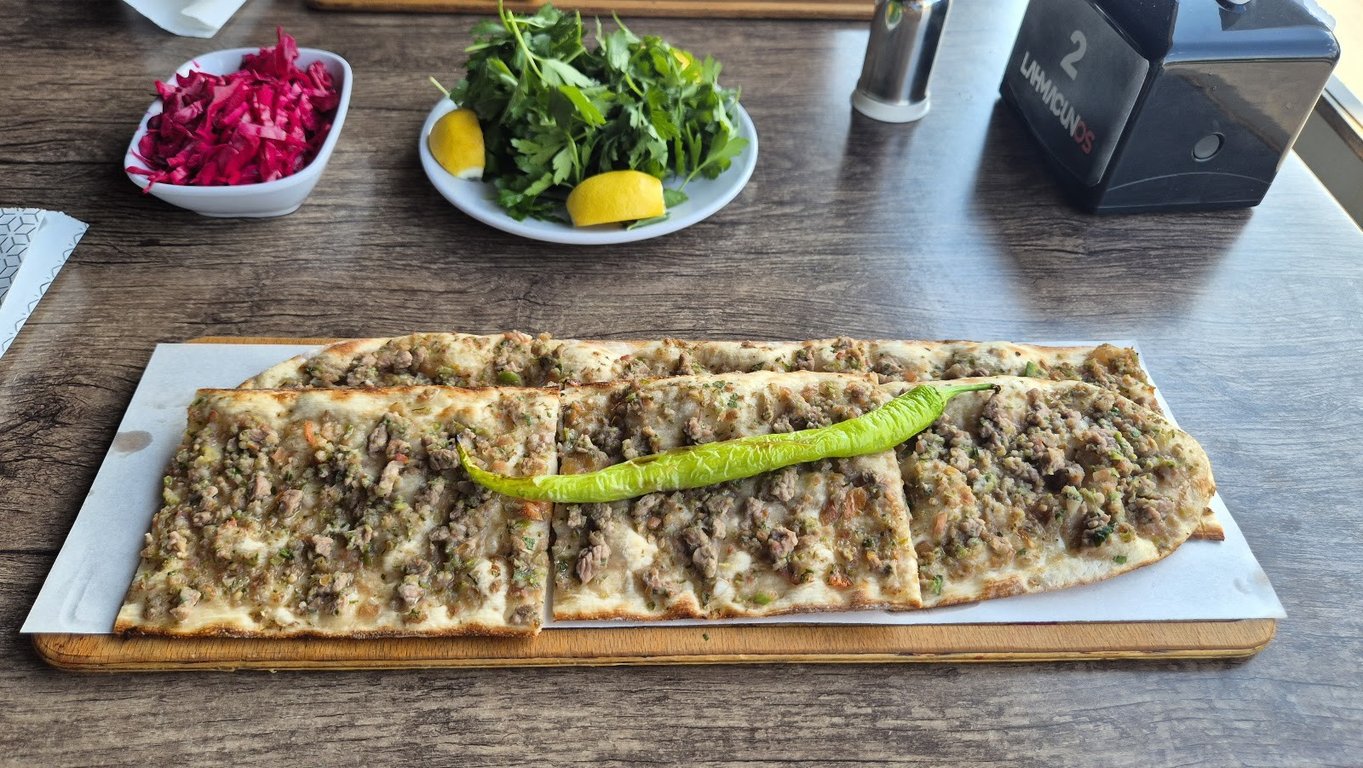 Lahmacunos Pide & Lahmacun