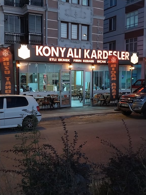 Öz Konyalı Kardeşler Etli Ekmek Fırın Kebabı Eskişehir Emek Mahallesi