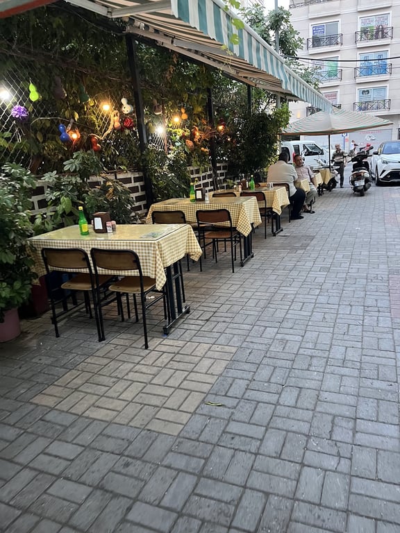 UYGUN lokantası sulu yemek ve kebap salonu