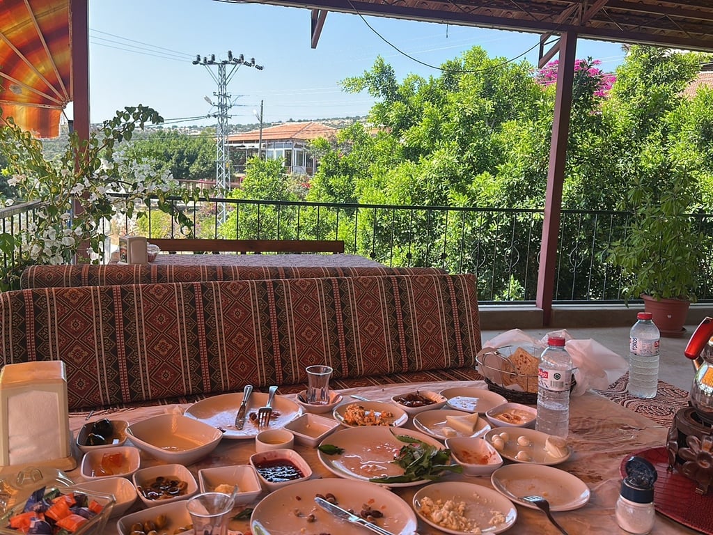 YÖREM KAHVALTI SALONU