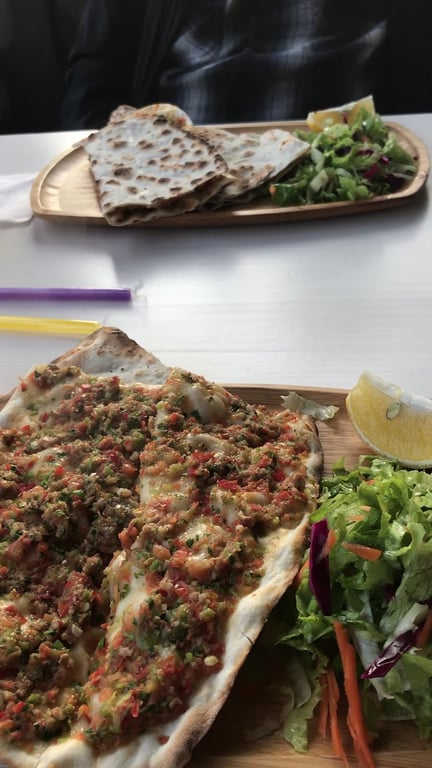 Pideci Naif ve Lahmacun Salonu Topcular