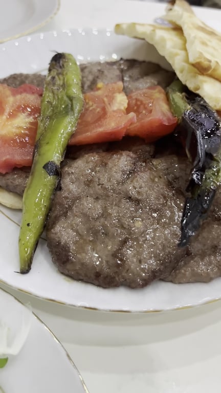 Köfteci İzzet Usta