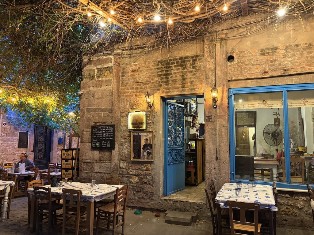 Ayvalık Meyhanesi