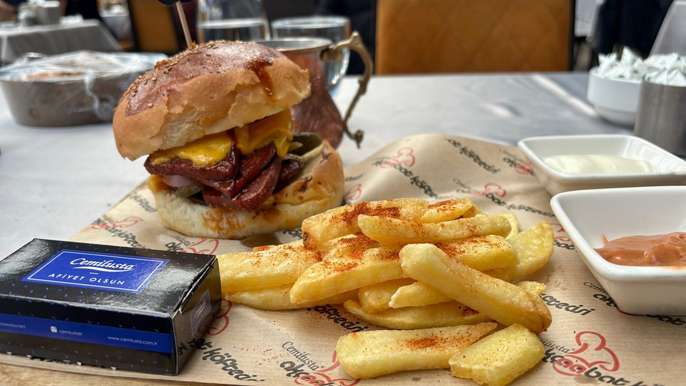 Akçabat Cemalusta Köfte & Hamburger