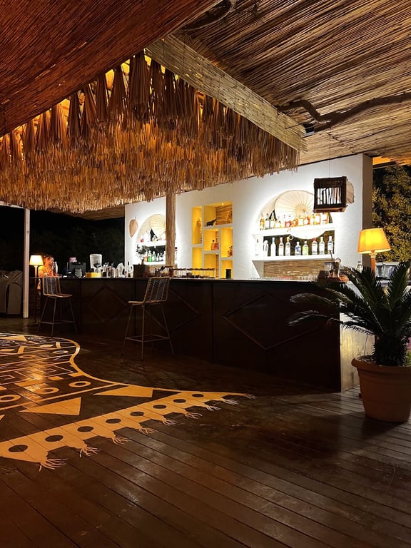 Mouna Restaurant & Lounge
