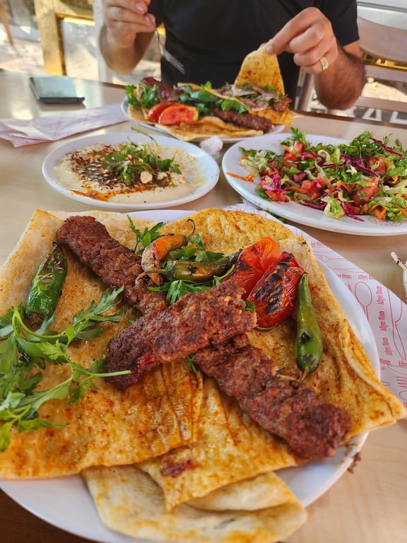 Akdeniz Kebap — Foto 3