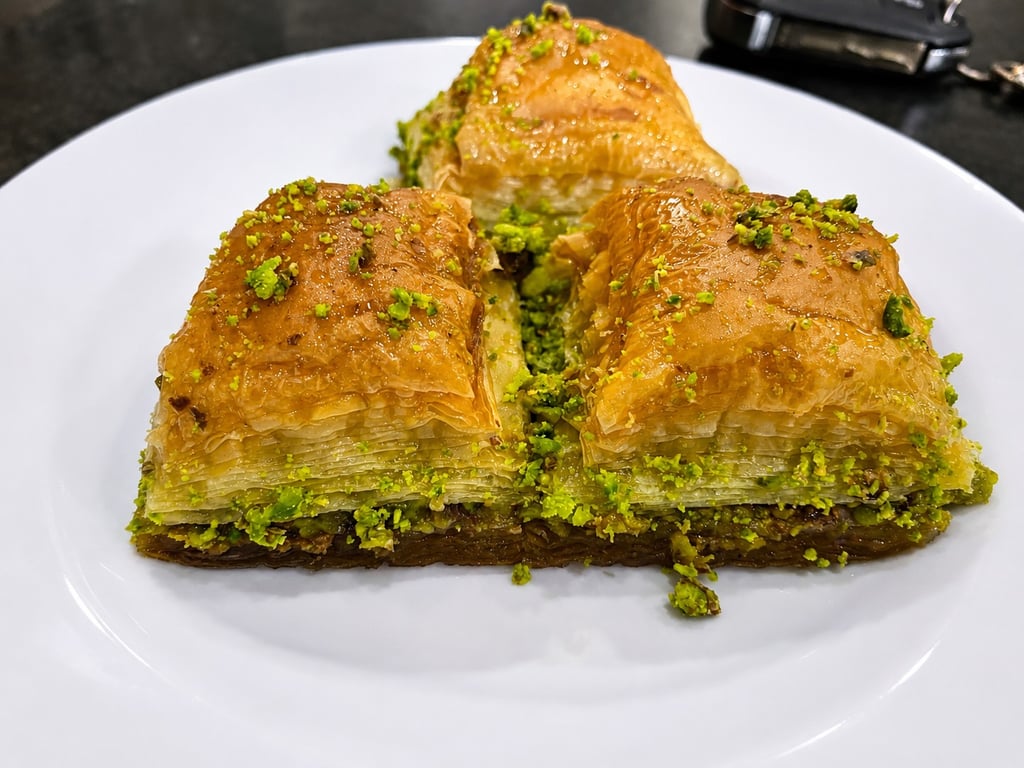 Sarı Sıcak Gaziantep Baklavaları & Künefe