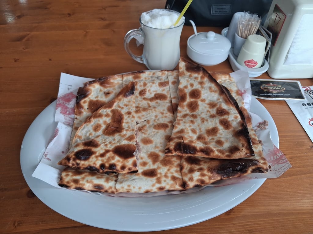 Memişoğlu Etli Ekmek ve Pide Salonu